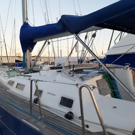 Botel Erima *