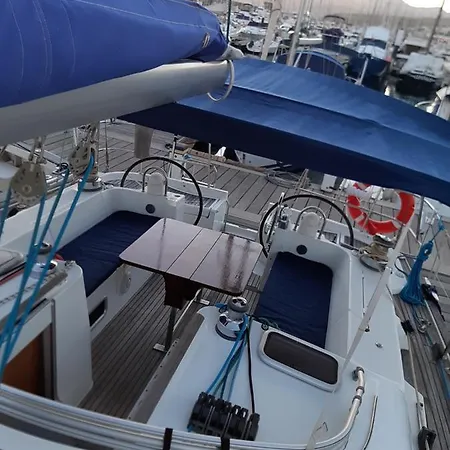 Botel Erima