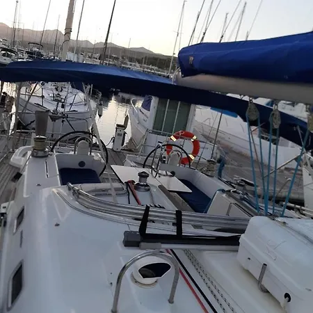 Botel Erima *