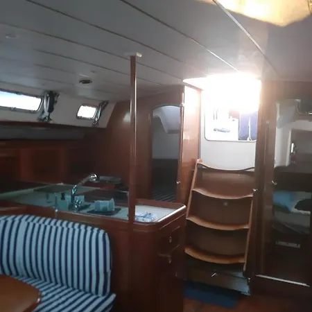 Botel Erima