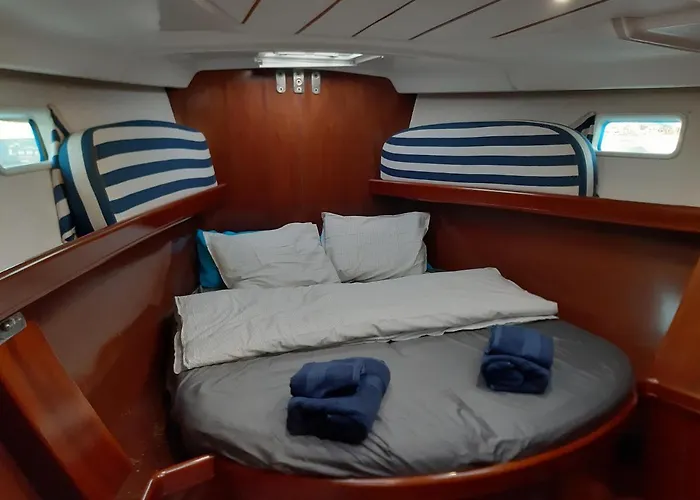 Úszó hotel Erima *