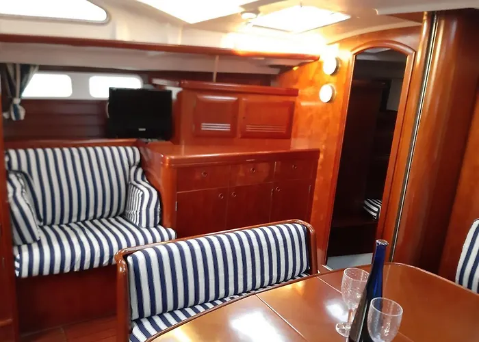 Erima Úszó hotel Puerto Calero